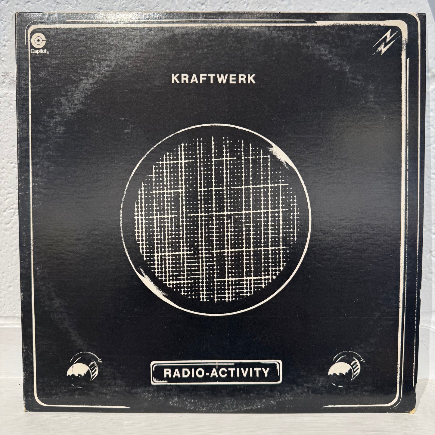 Kraftwerk – Radio-Activity