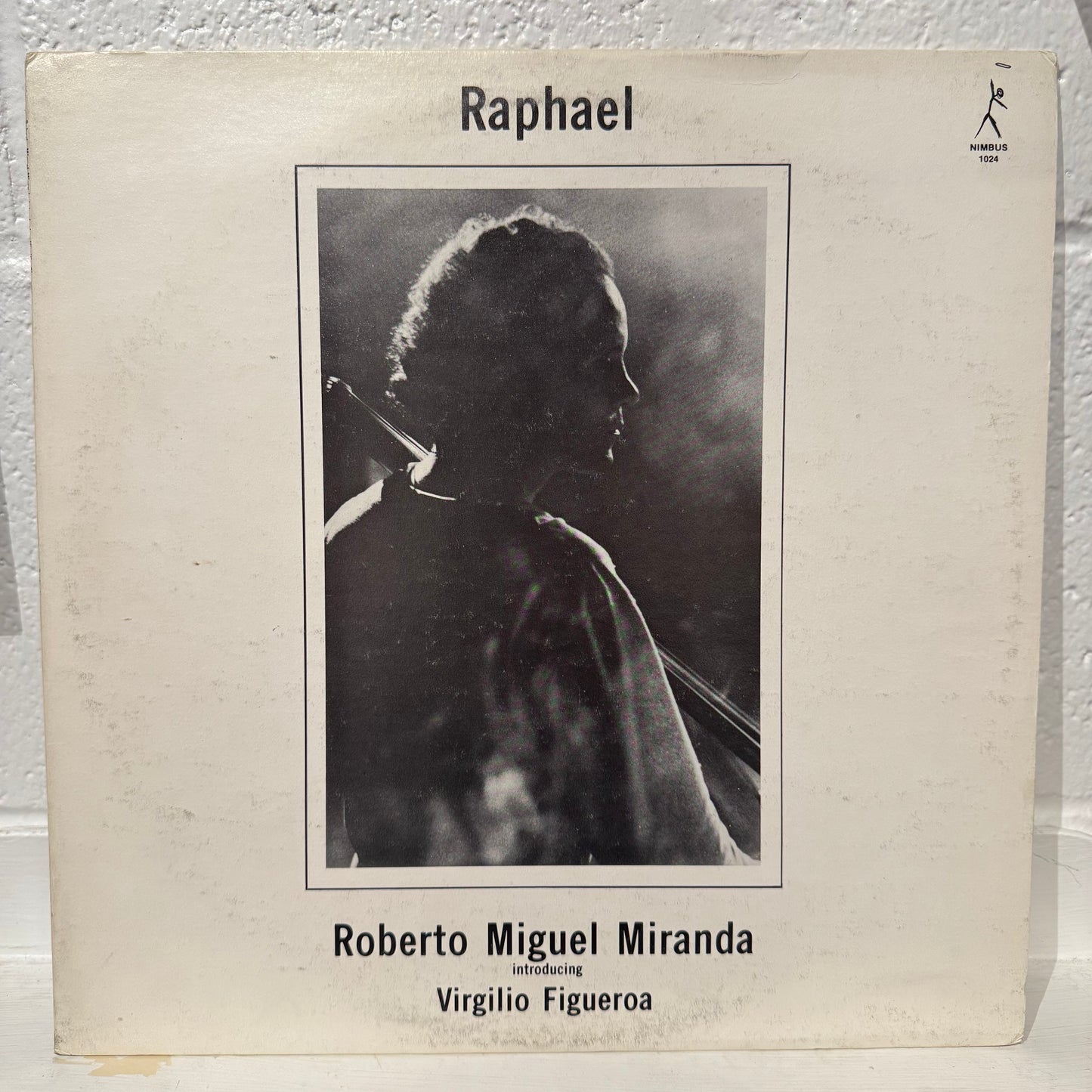 Roberto Miguel Miranda Introducing Virgilio Figueroa – Raphael