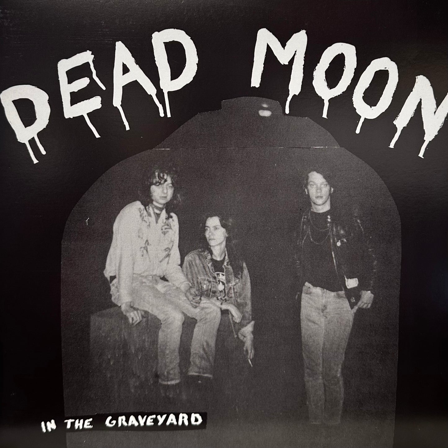 Dead Moon – In The Graveyard