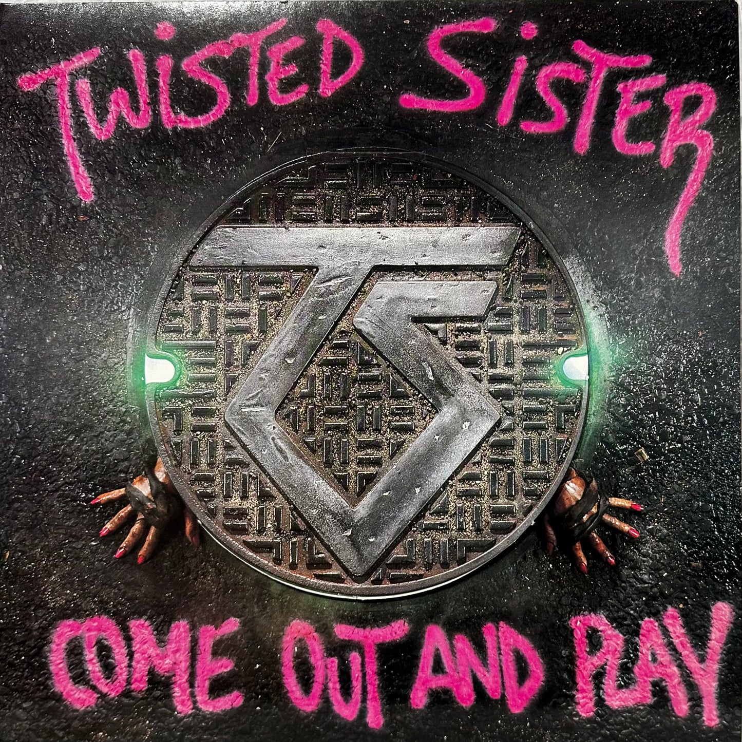 Twisted Sister – Come Out And Play